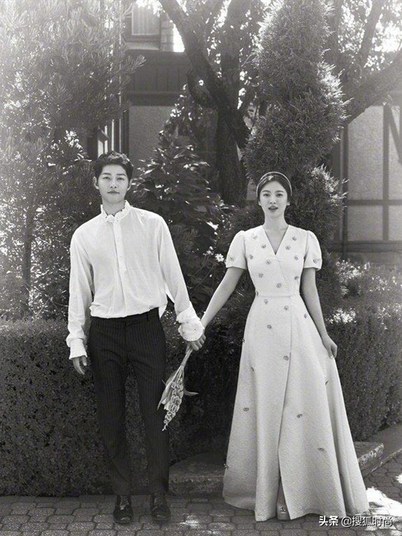 宋慧乔宋仲基最新照,宋慧乔离婚后化烟熏妆气场强大