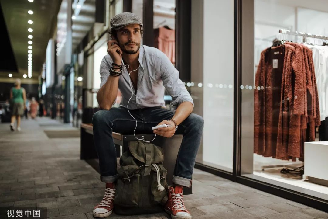 职业女性背什么包见客户,双肩包可以背一个肩膀