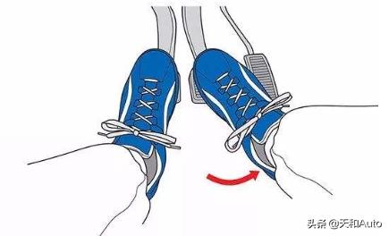 刹车踏板改成左脚,自动挡车刹车为什么不设计在左脚