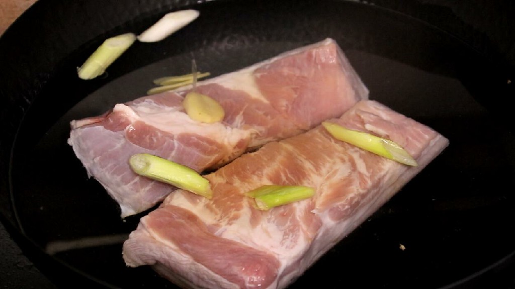 做红烧肉不用香料好吃吗,做红烧肉用白糖好吃吗