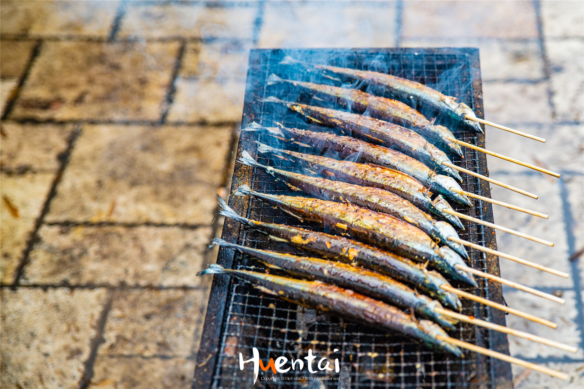 住星空帐篷吃土灶饭，看孔雀开屏，这个520就要来点不一样