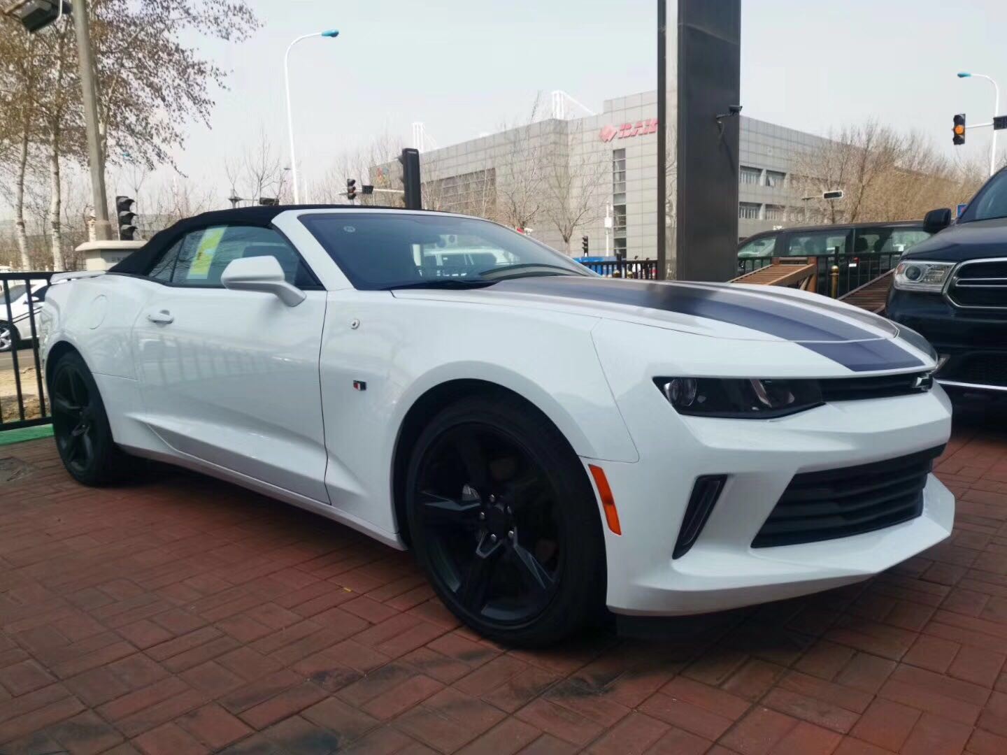 雪佛兰科迈罗四座敞篷天津港价格,雪佛兰科迈罗zl1黑武士敞篷