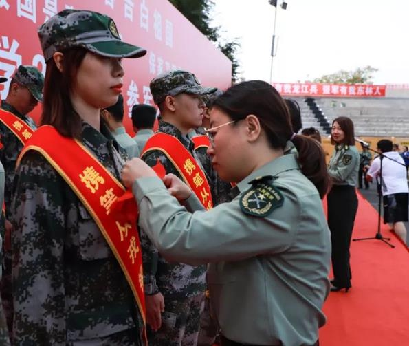 征兵158女生可以报什么兵种,2024年女生刚好158可以征兵吗