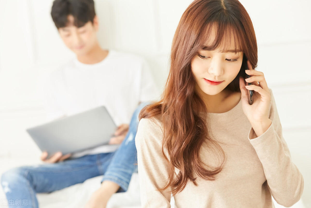 微信跟女朋友聊天技巧,聊到女生脸红的聊天技巧