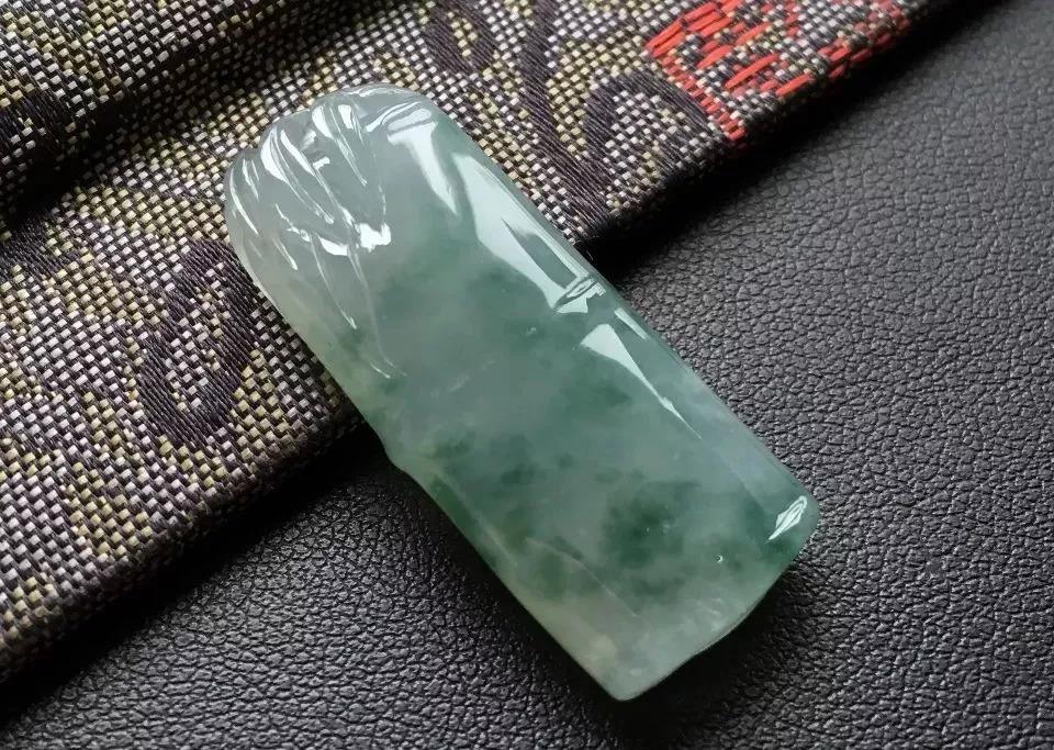 好的翡翠挂件是什么样的呢,怎样选购翡翠挂件