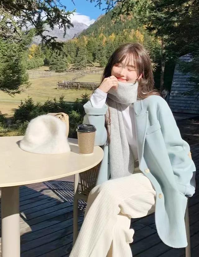 烂大街的阔腿裤也穿出高级感,阔腿裤就要选择保暖又显瘦的