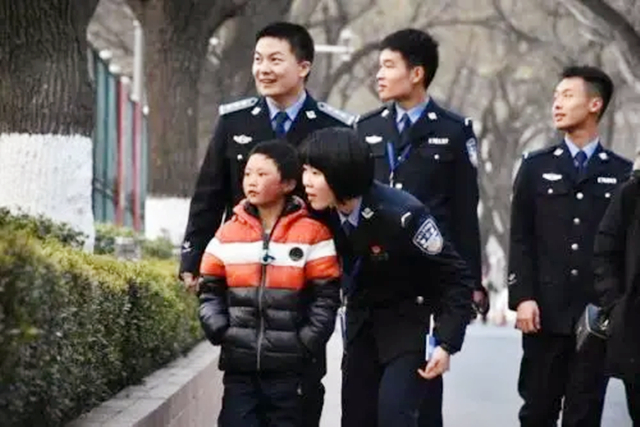 还记得惊动省长的“冰花男孩”吗？如今他怎样了？