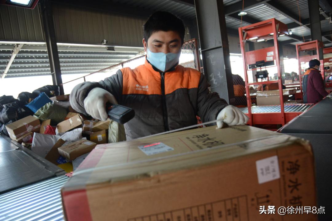 疫情催化徐州线上新经济！美妆柜姐化身带货主播，外卖跑腿行业火