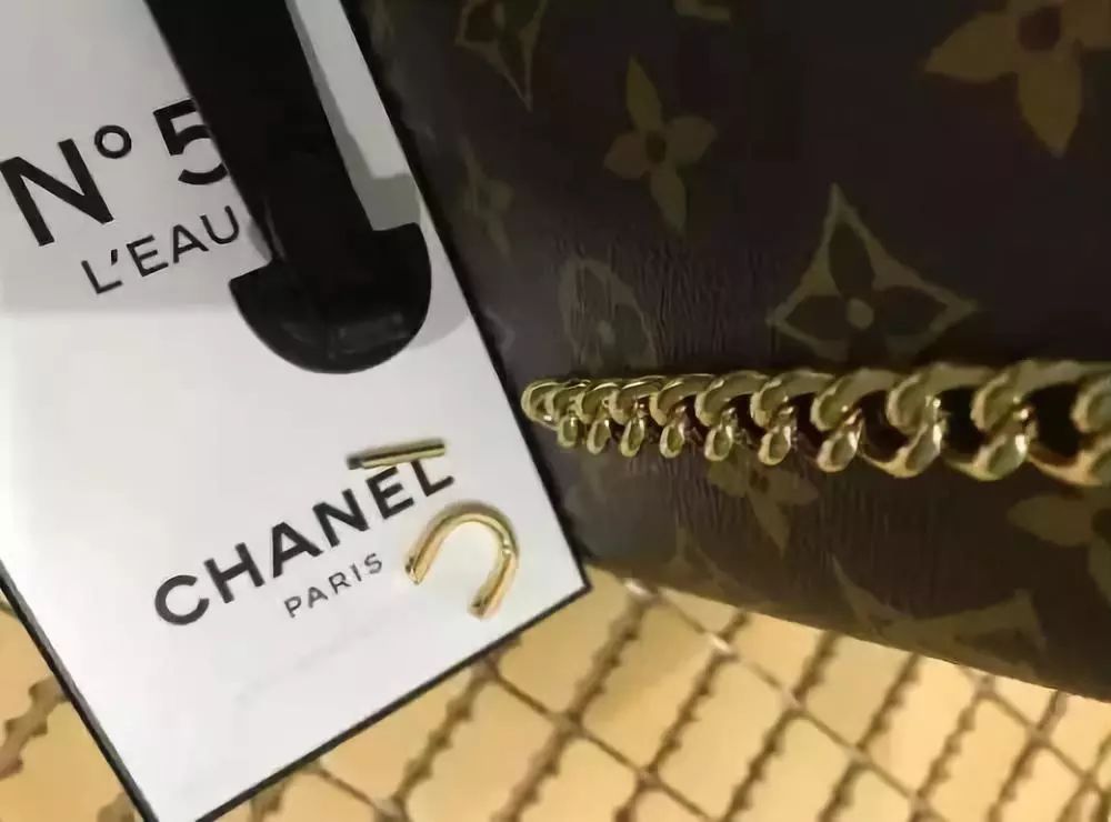 lv包为什么是奢侈品,万元lv包包