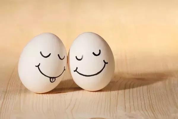 新手挑选红皮鸡蛋和白皮鸡蛋区别,红皮鸡蛋真的比白皮鸡蛋有营养吗