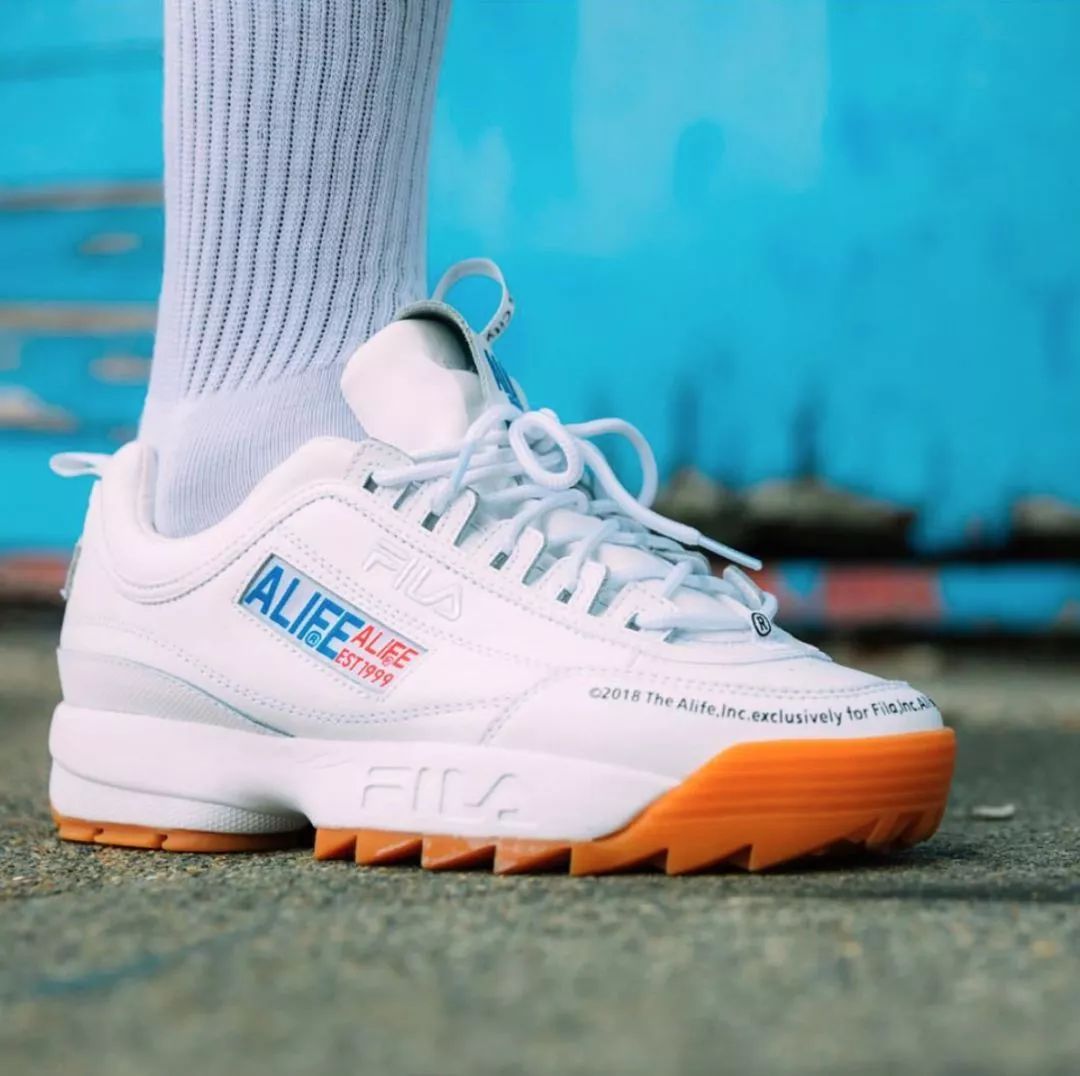 人生处处是陷阱,人生处处是陷阱只有躲起来最安全