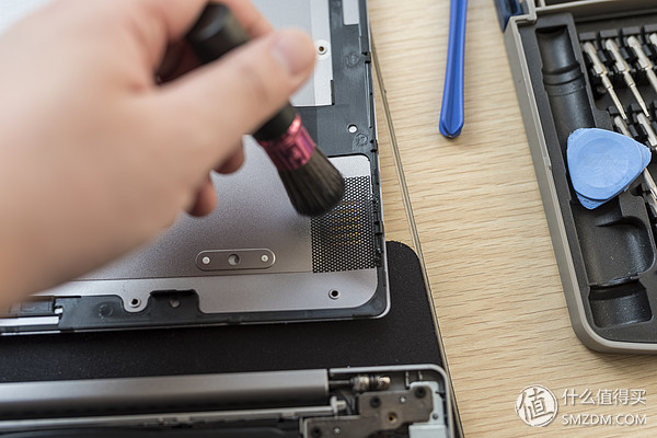 怎么清理笔记本电脑的灰尘,笔记本电脑太慢了怎么清理