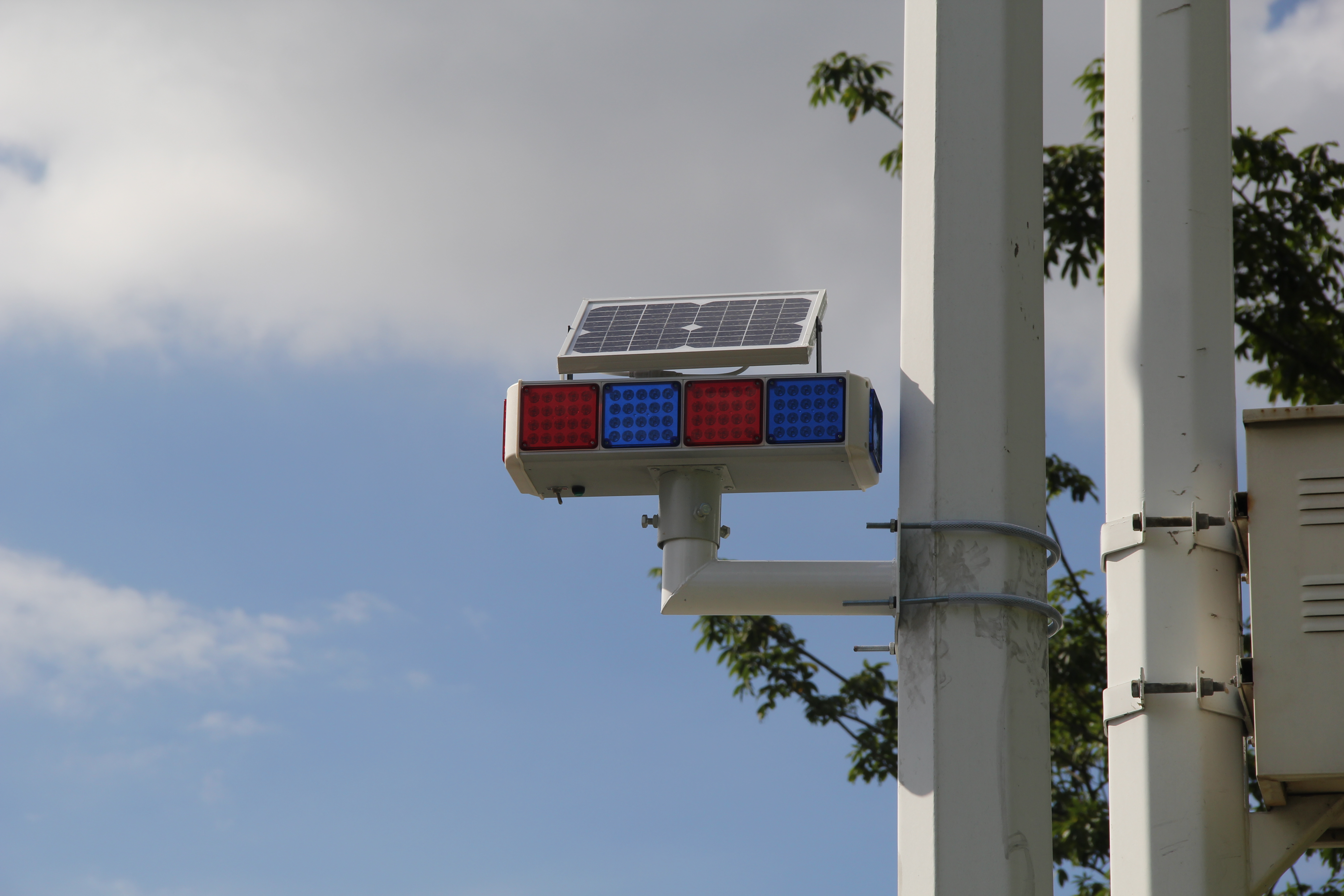 太阳能爆闪灯可以安装吗,安装小型太阳能爆闪灯违法吗