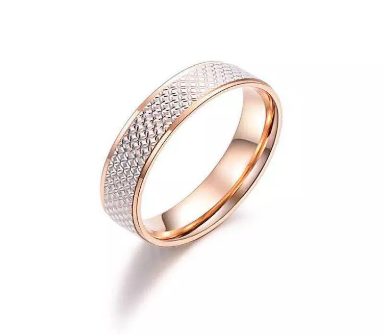 黄金贵彩金也会变贵吗,为什么彩金戴着戴着变色了