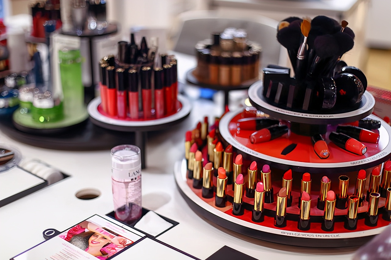 超模巴黎购物,超模走进步行街