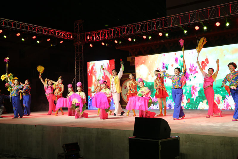 社会如同一艘大船,社会就像是一场舞台剧