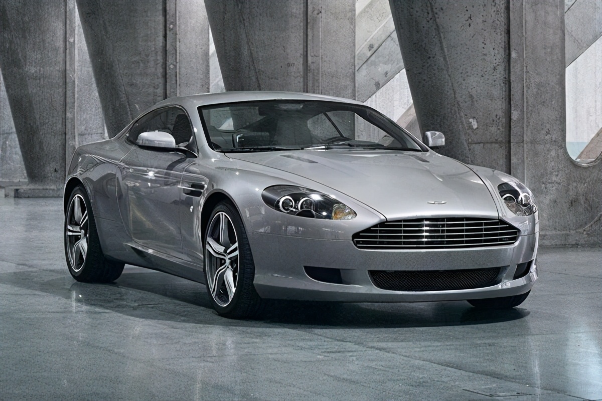 c罗收藏的跑车,不喝可乐的c罗视频