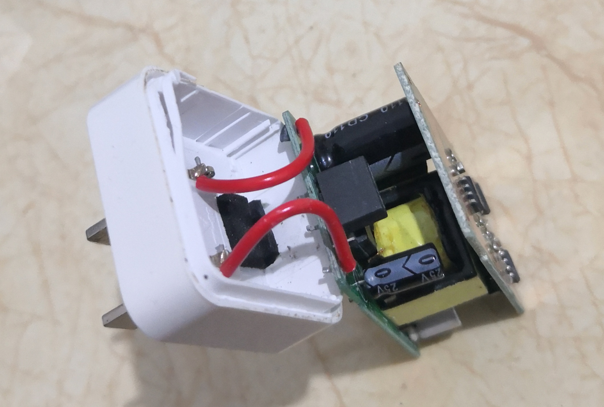 山寨也越来越舍得花成本了！拆解一个高仿的山货OPPO充电头