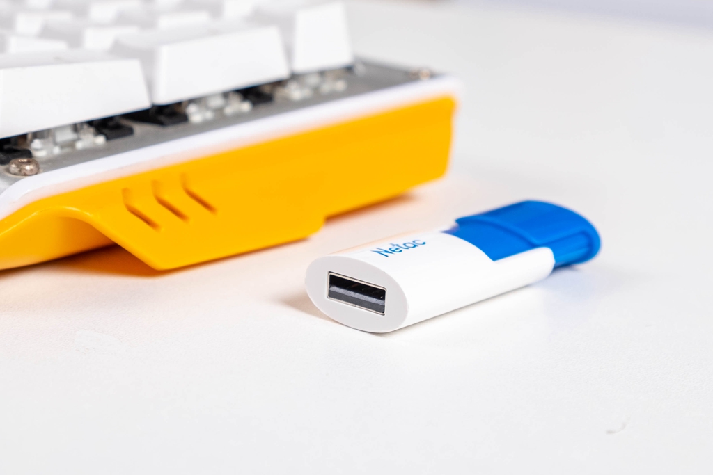 朗科u182闪存盘评测,朗科u235超稳加强型闪存盘