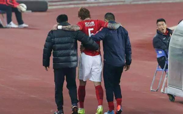 在巴萨889天里，有350天在受伤登贝莱之外还有哪些著名玻璃人