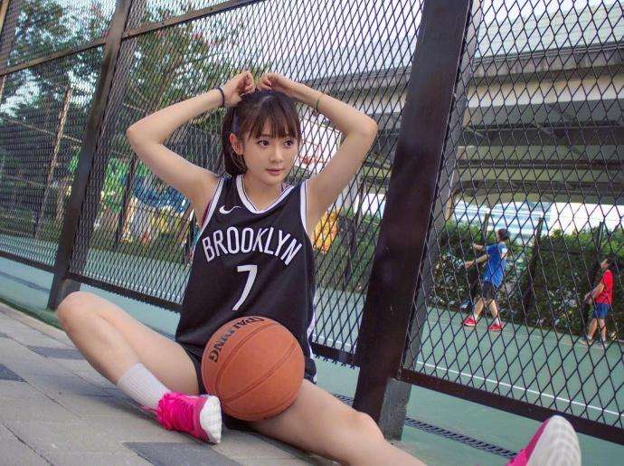 打篮球的为什么讨厌踢足球的,为什么现在打篮球的人都喜欢单打