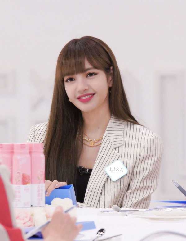 李沁撞脸的女孩原视频,李沁撞脸的小女孩