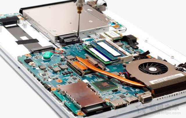 笔记本电脑开机黑屏维修费用多少,笔记本电脑屏幕抠上后黑屏怎么办