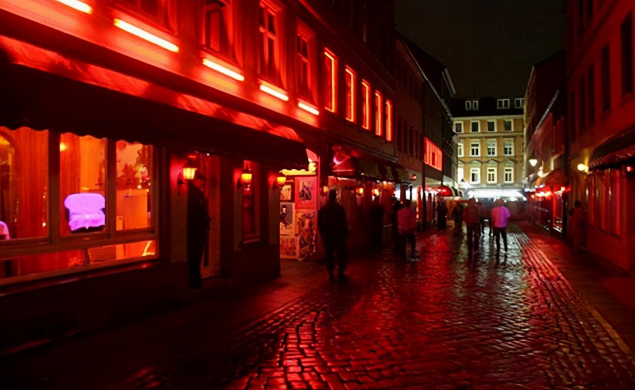欧洲最大的ji院—绳索大街，为什么欧洲最大的红deng区在德国？