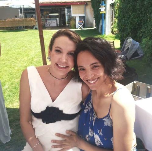 卢森堡前王妃特西再婚,婚纱选V领白裙优雅美,两位王子给当伴郎