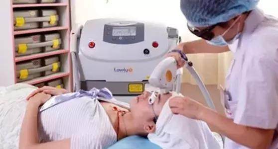 毛孔收缩精华和毛孔收敛水,毛孔粗大收缩毛孔最有效的项目