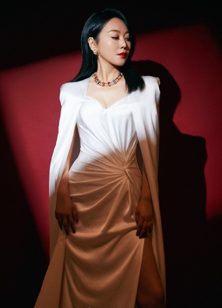 41岁的刘涛穿粉红裙少女感十足,42岁刘涛惊艳美照