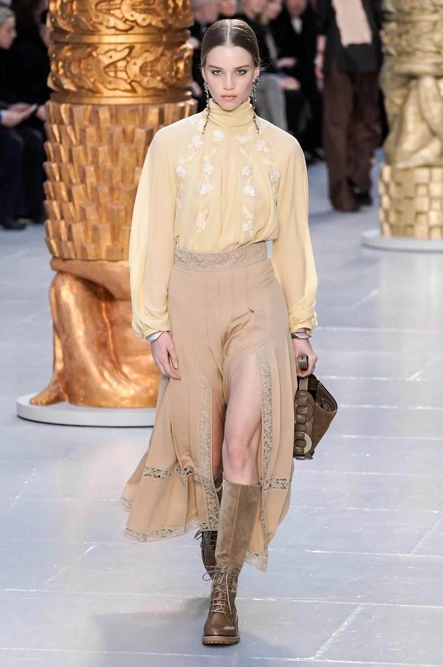 2022巴黎时装周秋冬大衣,2020秋冬巴黎时装周