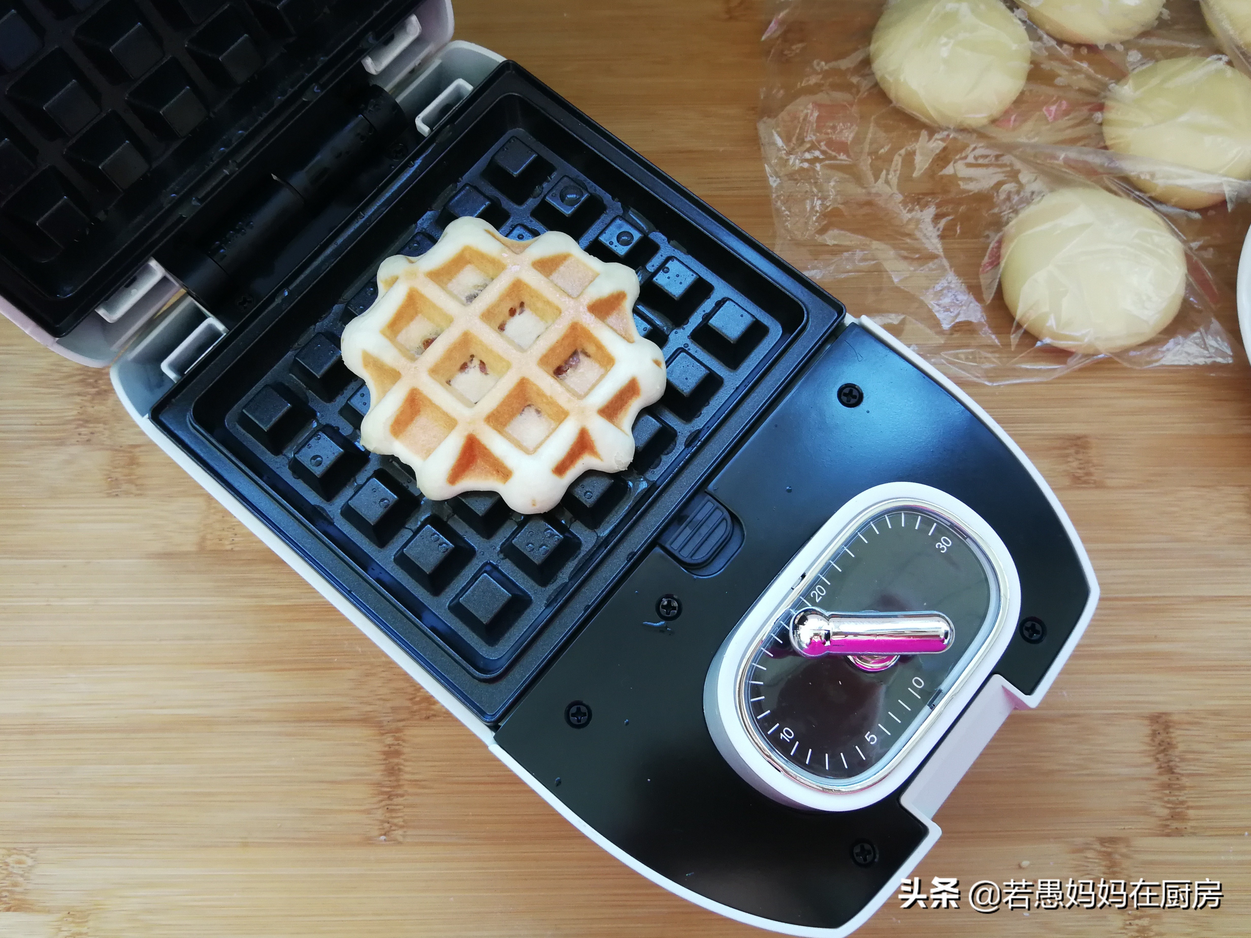 五分钟轻松搞定香甜可口的华夫饼,早餐换个新花样