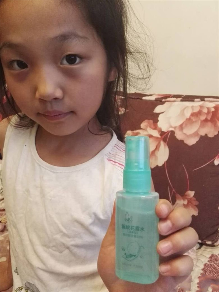 婴幼儿误食了花露水怎么办,小孩误食花露水怎么办搞笑视频