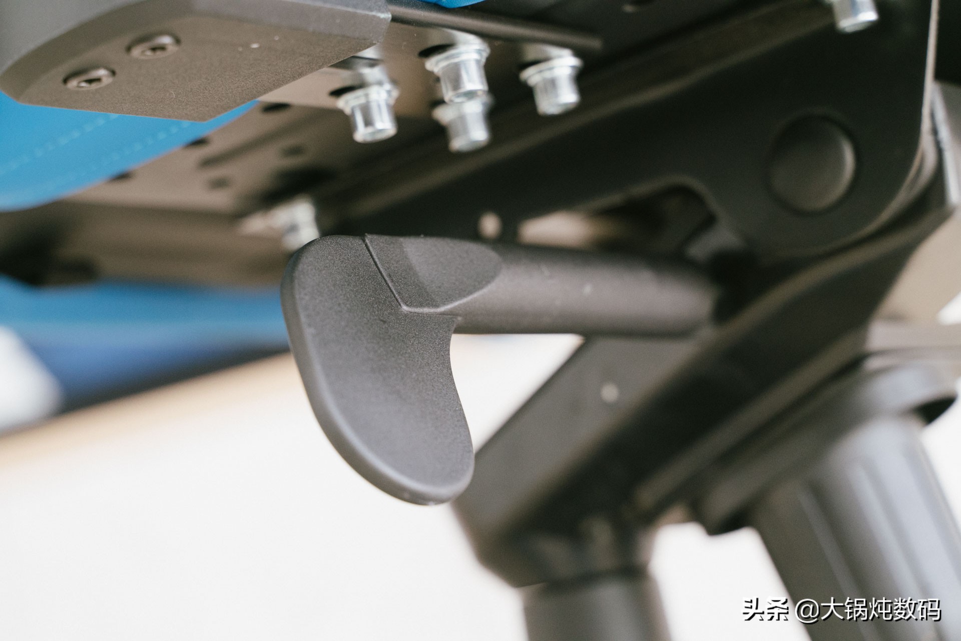 迪锐克斯dxracer电竞椅安装,迪锐克斯dxracer电竞椅怎么样