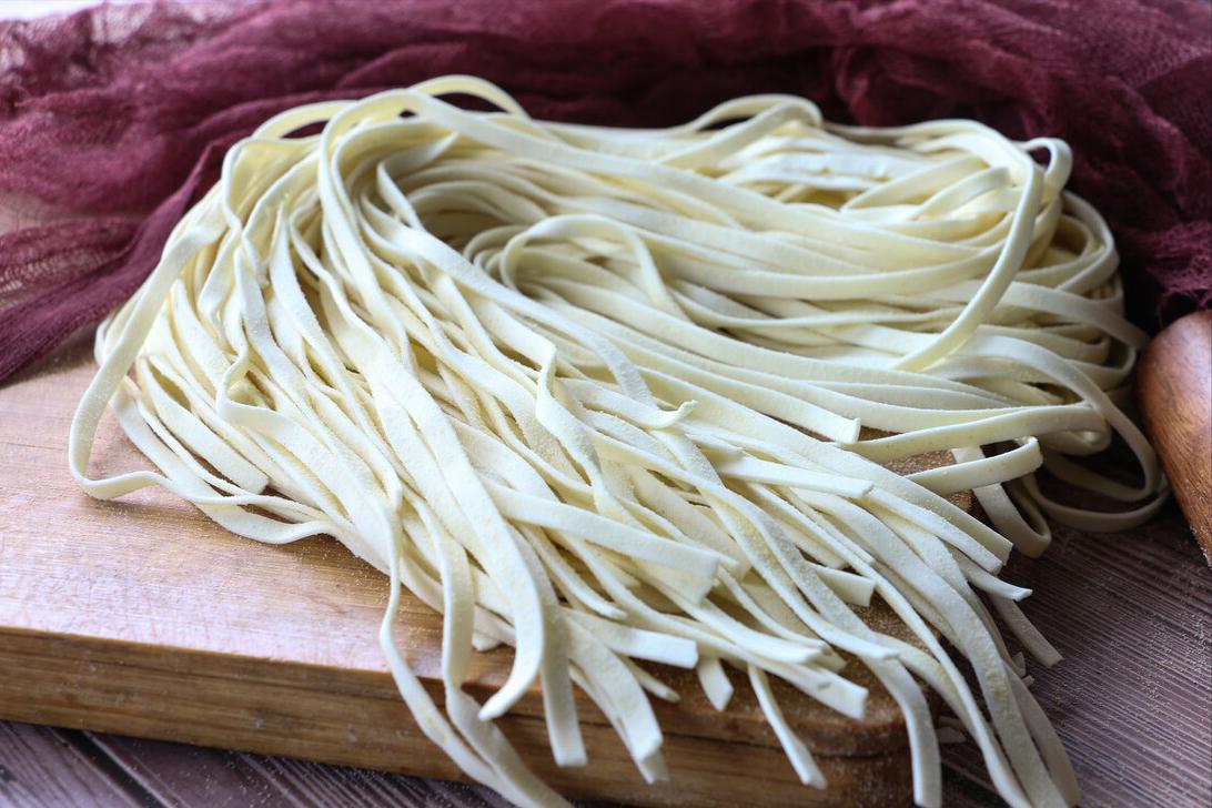 手擀面煮熟后易断是什么原因,手擀面为什么不劲道容易断