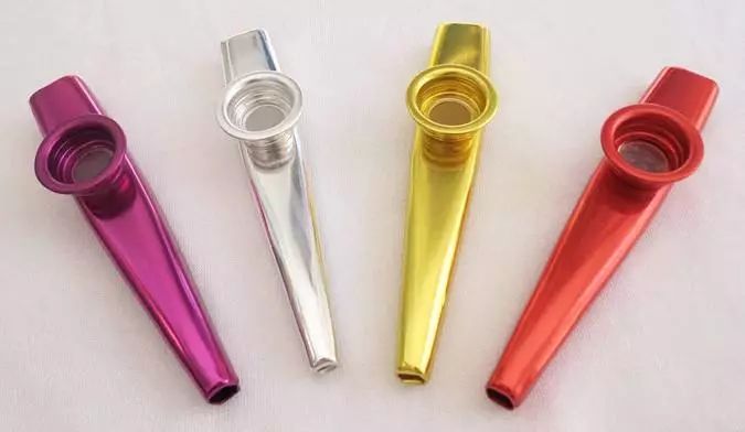 卡祖笛是怎样吹的,卡祖笛是最搞笑的乐器