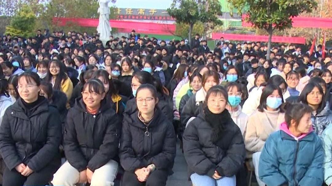 临颍：三高举办纪念一二·九运动歌唱比赛，18个班参加了决赛