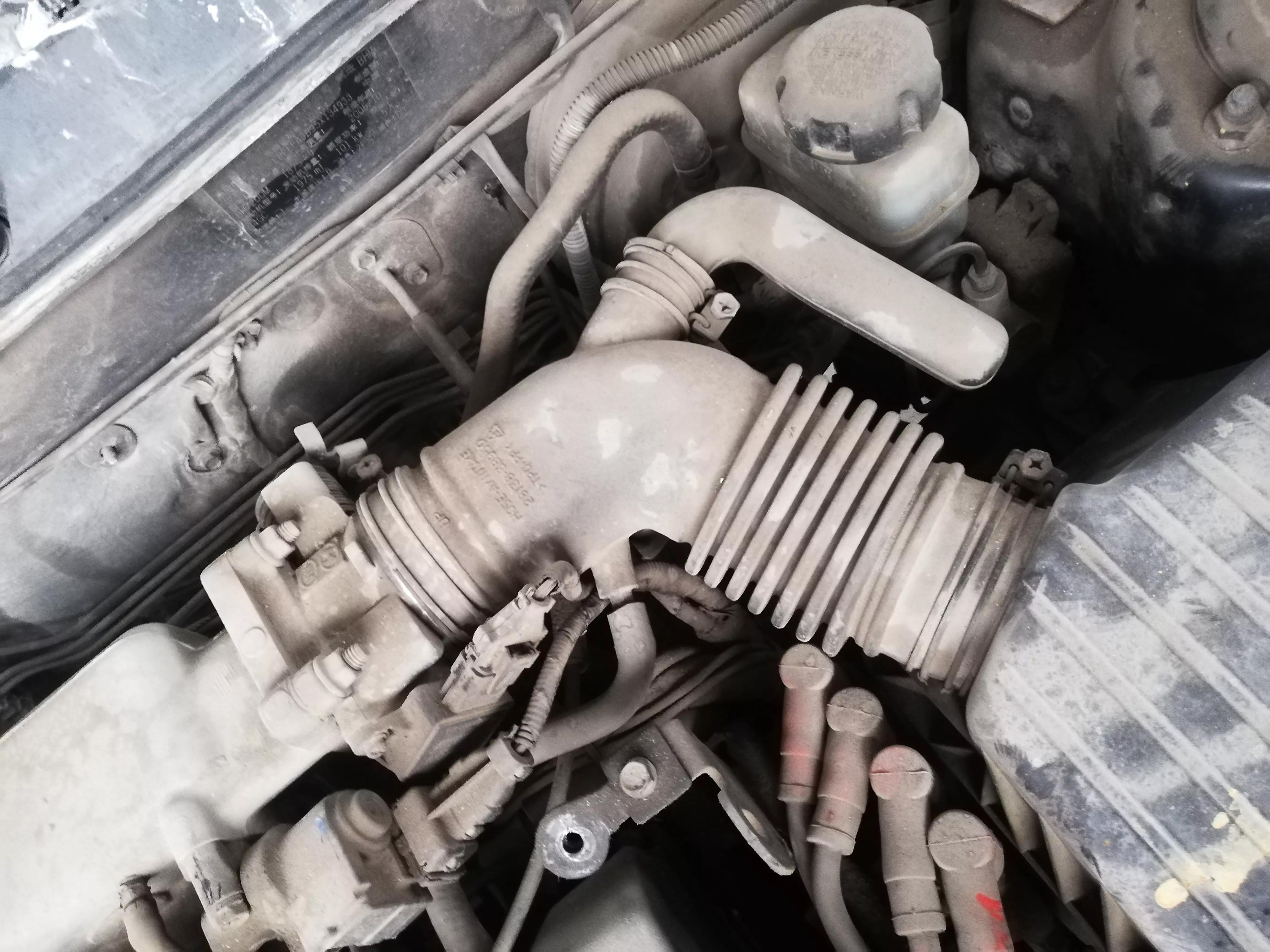 车驾驶室里有废气味是怎么回事,车内闻到废气味是怎么回事