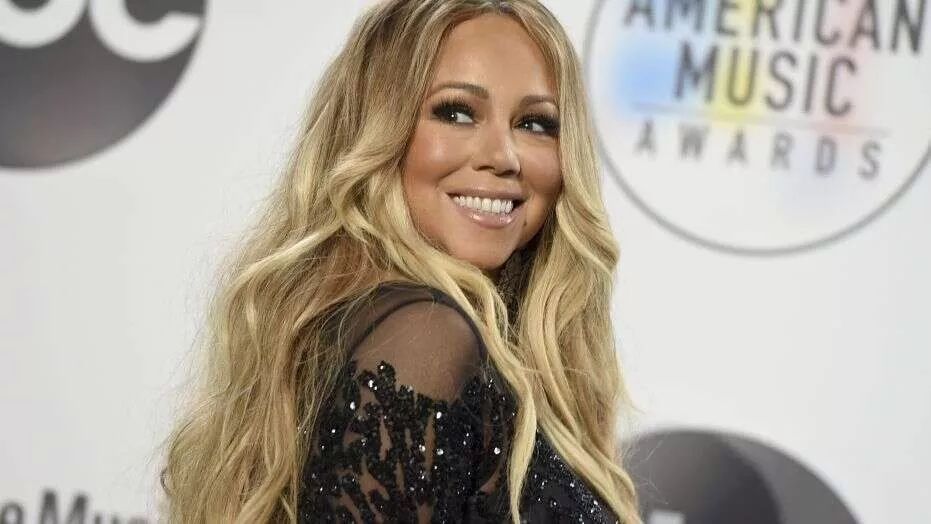 “圣诞要你命”正式登顶，49岁的MariahCarey迎来了人生的新巅峰