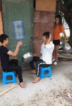 为啥加油站月薪两千还没人辞职,加油站上班工作强度大吗累吗