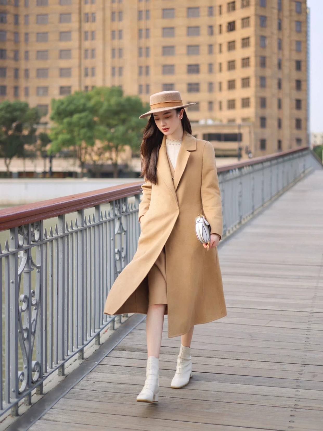 大衣裙子冬天绝配,大衣配什么裙子冬天穿好看