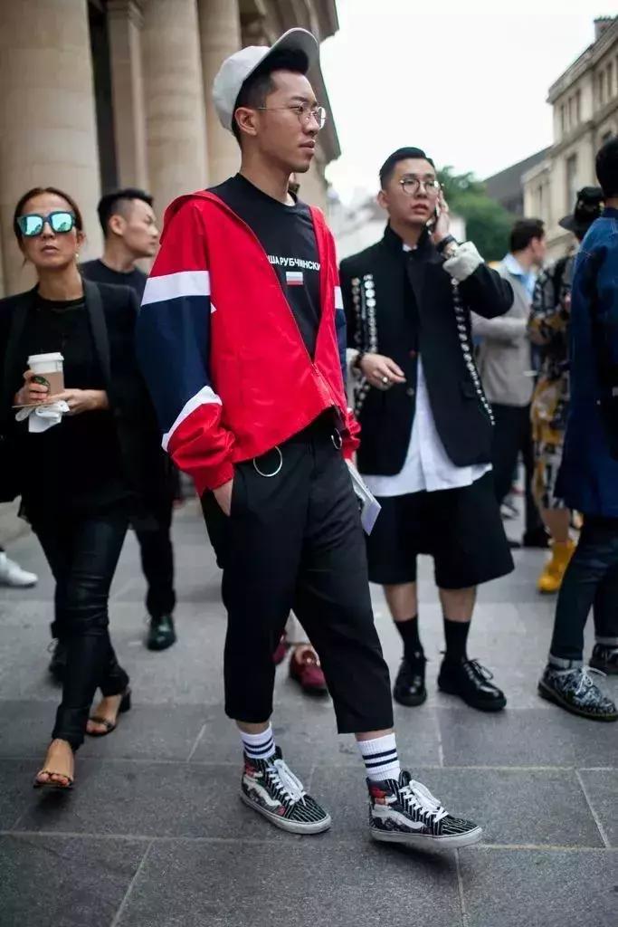 潮爆了｜冬天羽绒服穿腻了，可以试试这种复古运动风
