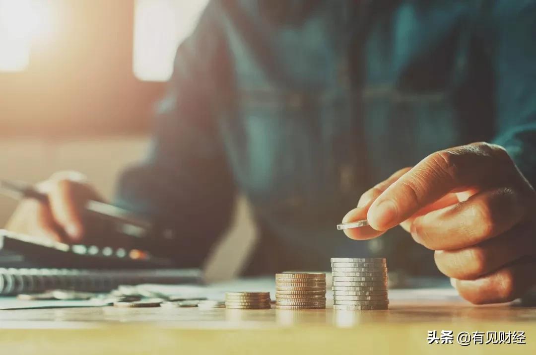 年薪60万没有一件衣服超过100元,年薪60万穿100元衣服