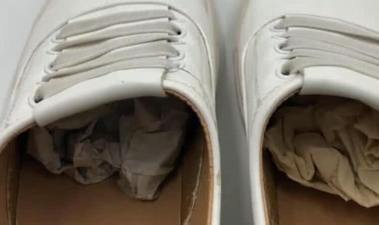 鞋子水洗后发黄,白鞋子怎样刷才能不发黄还很干净