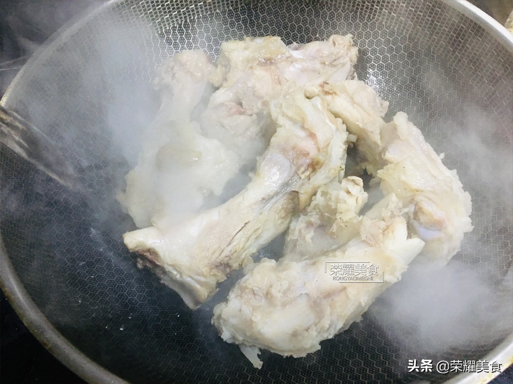 在家做牛骨汤底,做家常牛骨汤放什么佐料