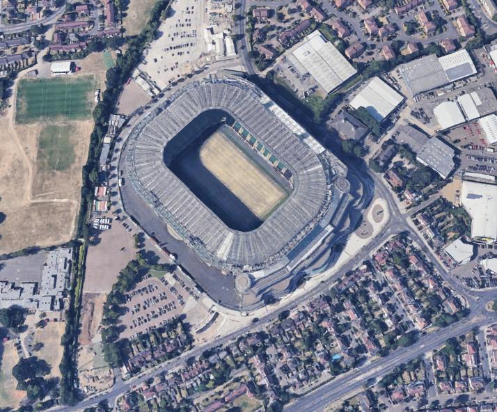 是时候介绍看一下英格兰的橄榄球场了，至少能达到英乙水准