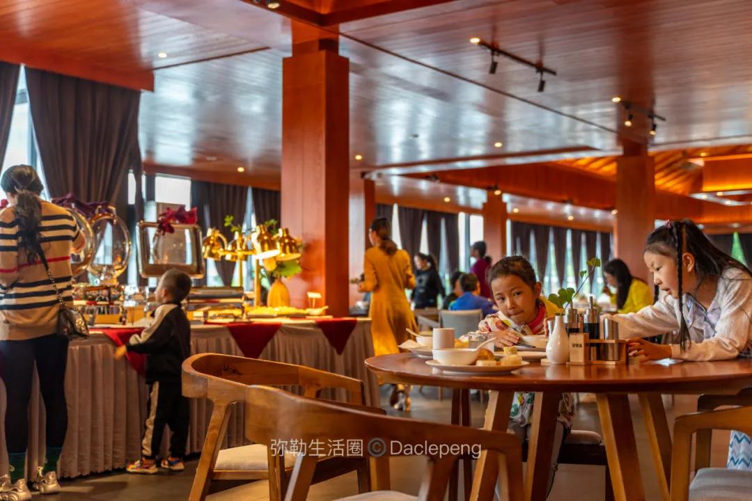 云南最美小镇图片,云南太平湖森林公园花海