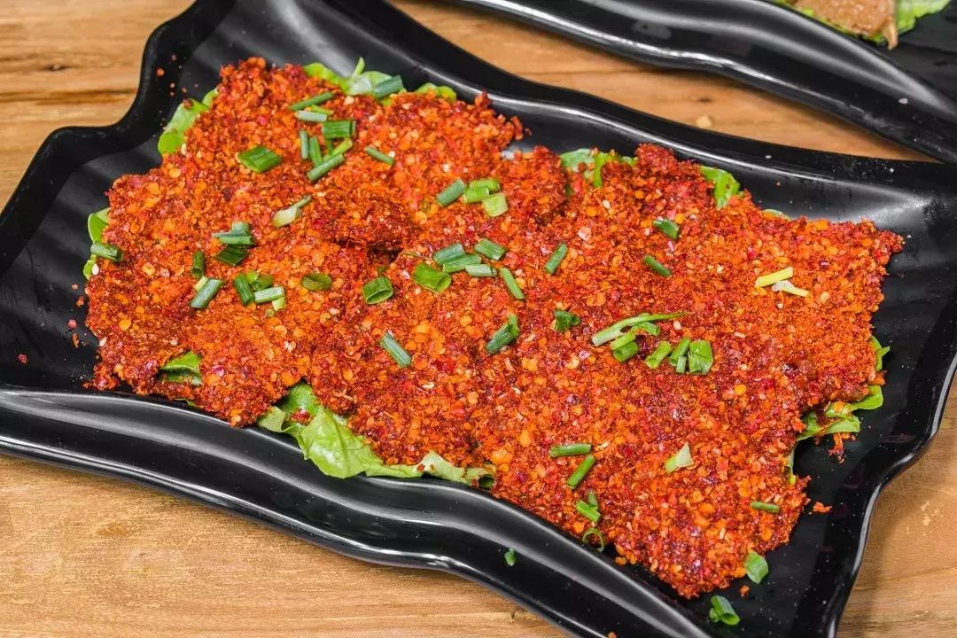 排到凌晨2点！曝光魔都这家「牛排火锅」，1折吃垮老板！