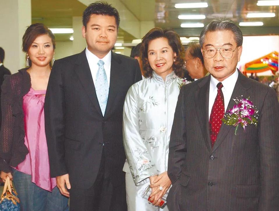 台湾工商大佬许胜雄的47岁独子接班，先到40年电源老厂挑大梁